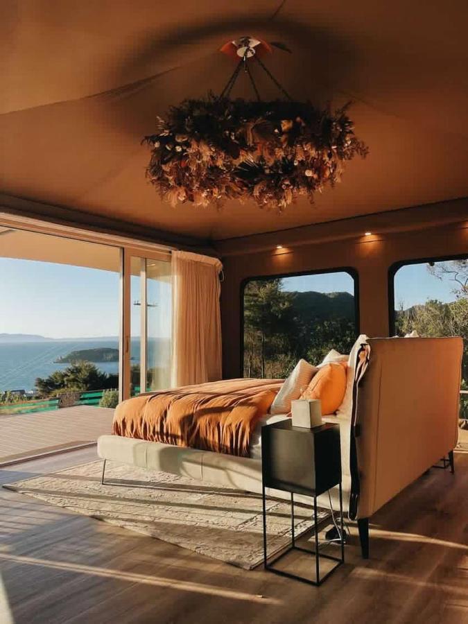 Отель Drift Off Grid Luxury Eco Glamping Tarakohe Экстерьер фото
