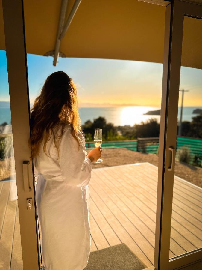 Отель Drift Off Grid Luxury Eco Glamping Tarakohe Экстерьер фото